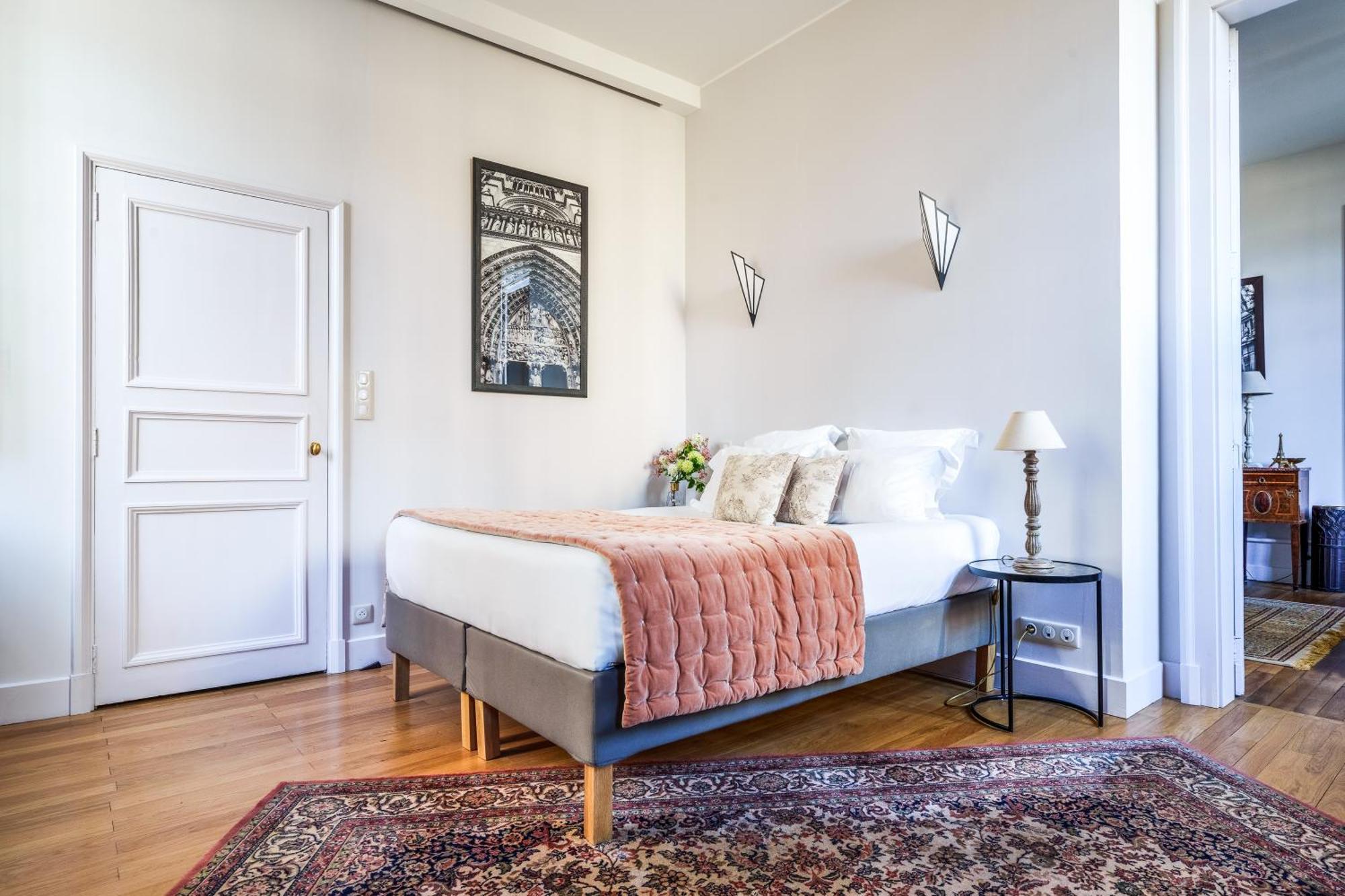 Appartement Raffine Vue Cathedrale, Jardin, Wifi Тур Екстериор снимка