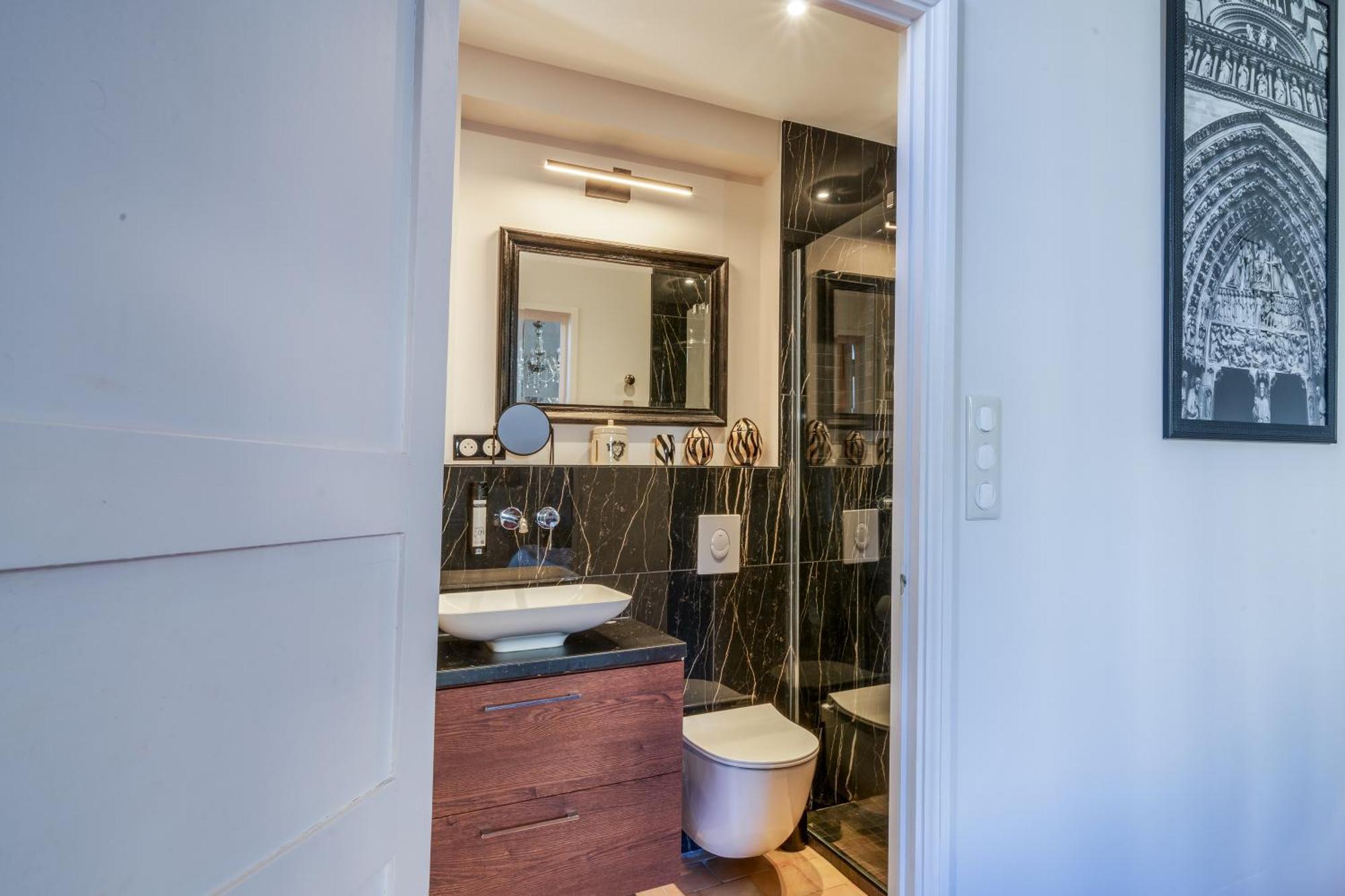 Appartement Raffine Vue Cathedrale, Jardin, Wifi Тур Екстериор снимка