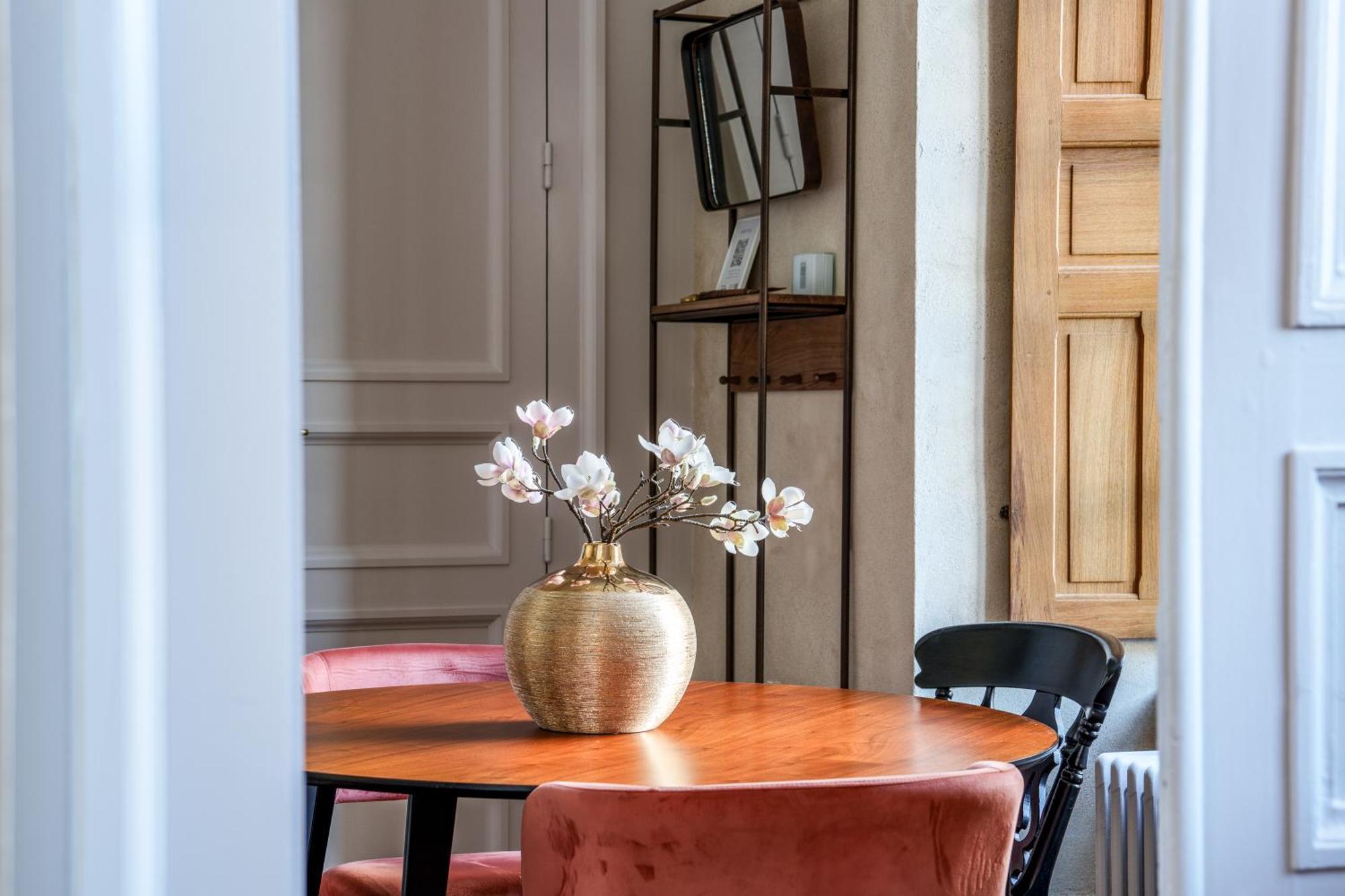 Appartement Raffine Vue Cathedrale, Jardin, Wifi Тур Екстериор снимка